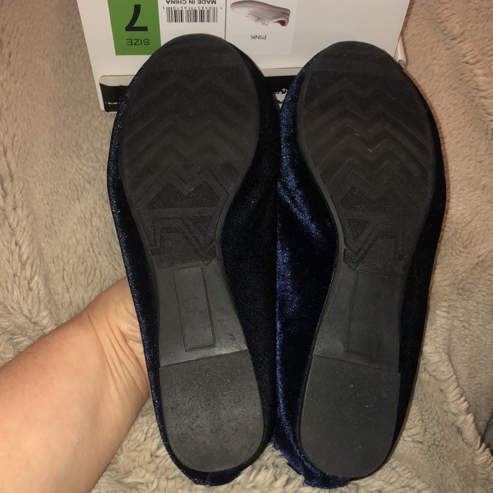NWOT SO Velvet Loafers, size 6 - Picture 5 of 7